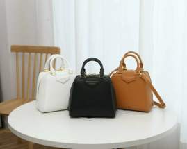 Picture of Givenchy Handbags _SKUfw240171077fw